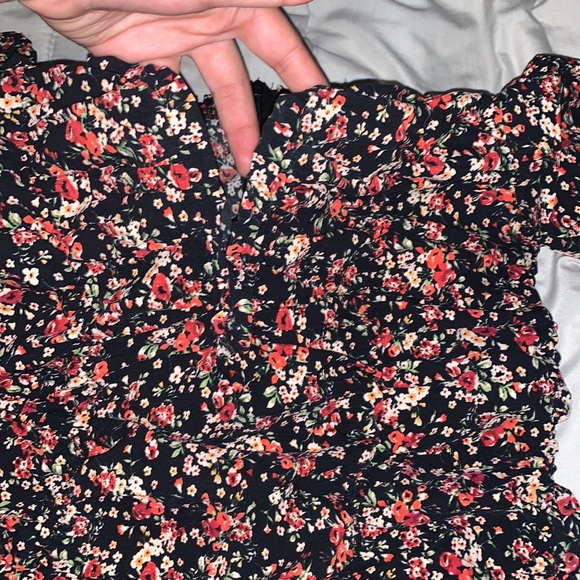 FLORAL RUCHED DRESS‼️ - Picture 5 of 8